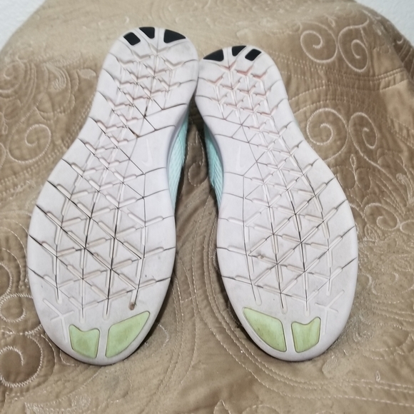 Womens Nike Free Running Shoes - Picture 6 of 7